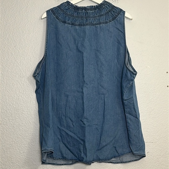 Maurices Plus Size Women’s 3X Chambray Sleeveless Button Down Top NWT Casual - Picture 3 of 8